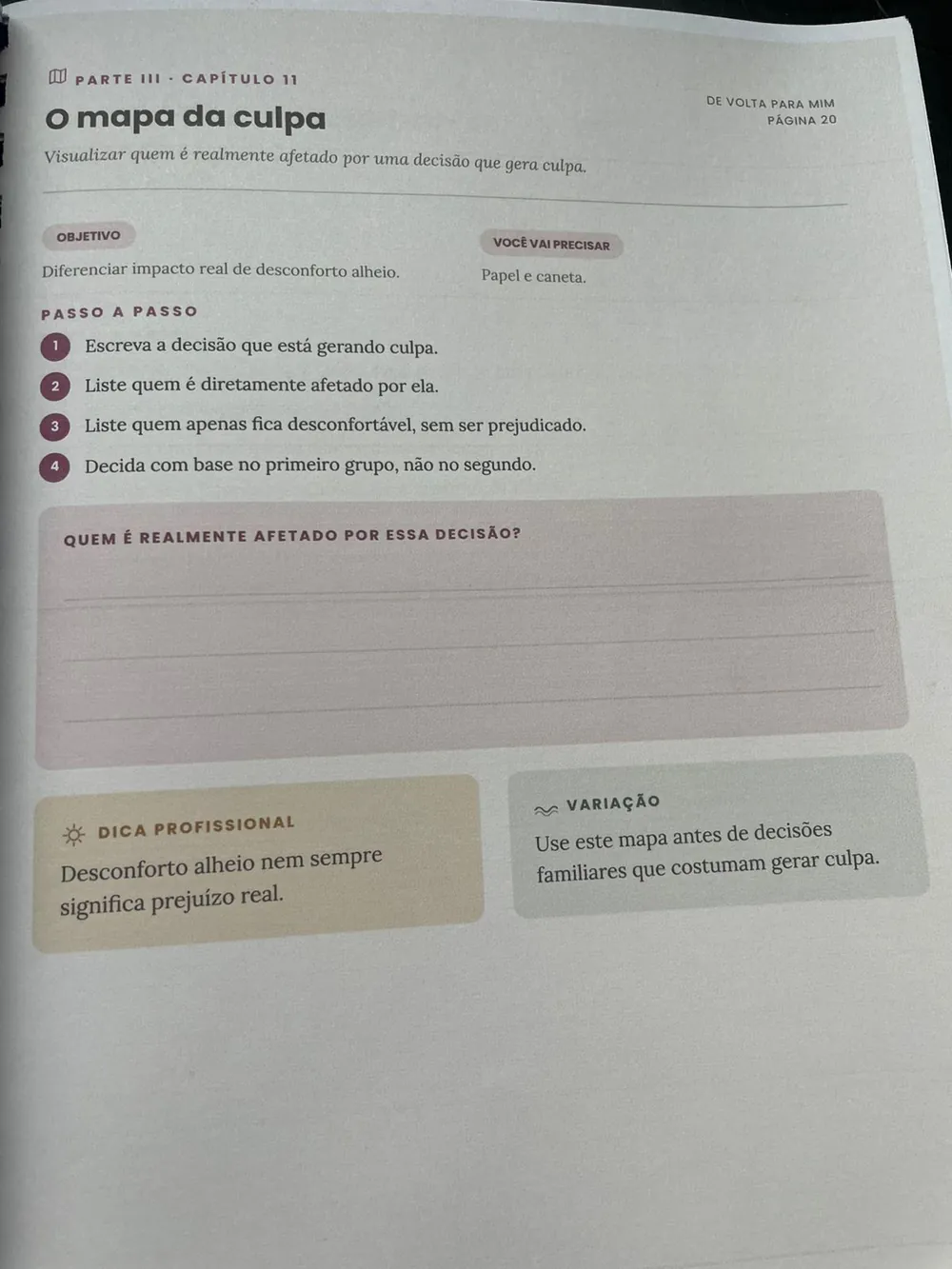 Foto real de duas páginas abertas do material De Volta Para Mim